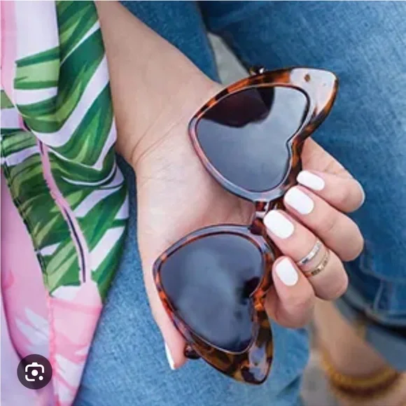 *Retired* Color Street: Swiss and Tell | White Solid Neutral Minimalist Solid - Picture 7 of 13